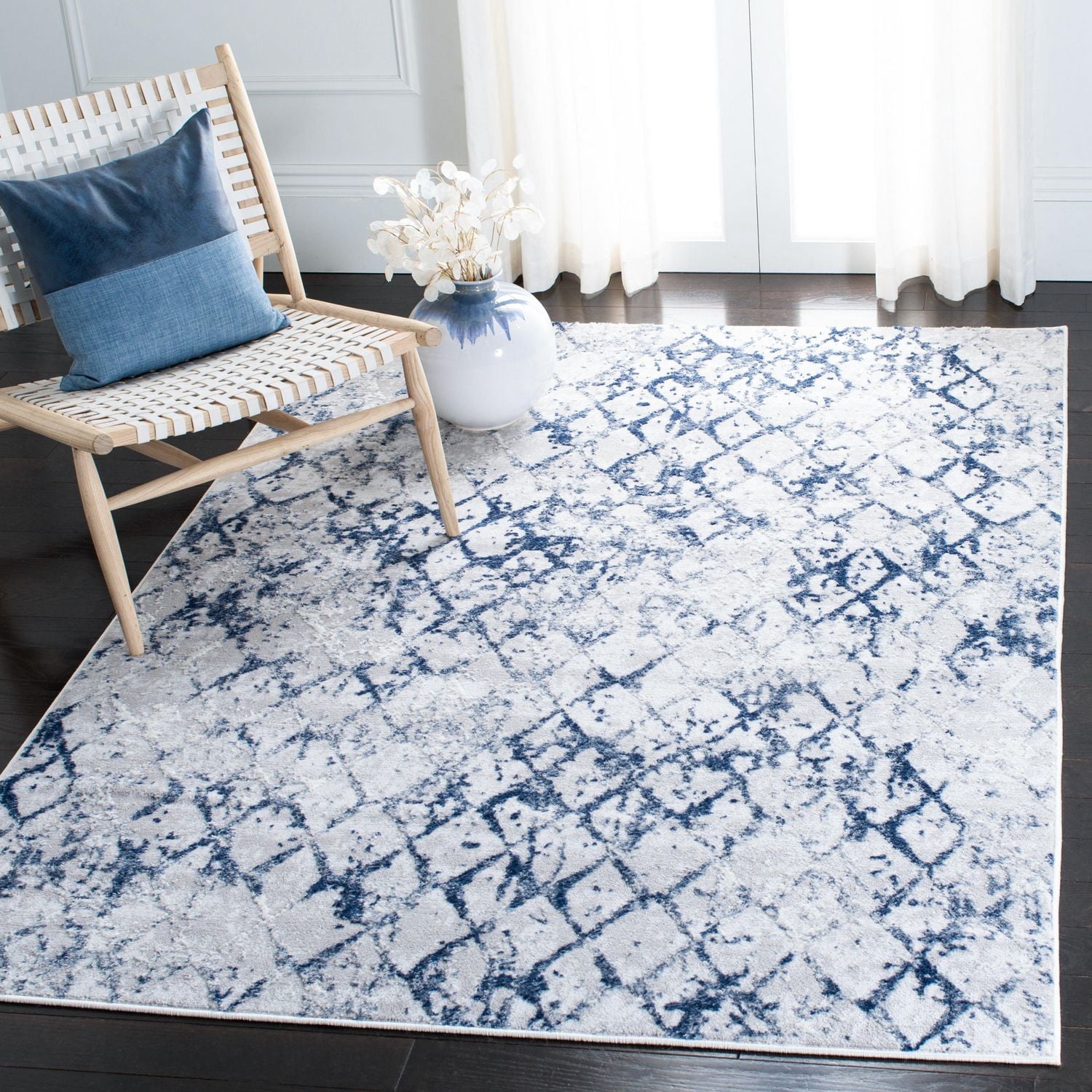 SAFAVIEH Amelia Roslyn Abstract Distressed Area Rug