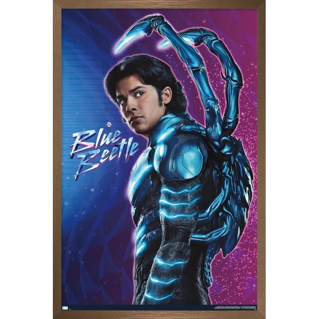 DC Comics Film Blue Beetle - Affiche Murale de Jaime Reyes, 22,375 Pouces x 34 Pouces, Représentant un Scarabée Bleu dans une Combinaison Blindée Bleu et Noir Lumineuse avec des Membres de Scarabée Mécaniques s'Étirant de l'Arrière, sur un Fond Dégradé Violet et Bleu avec un Texte « Blue Beetle » Stylisé, Idéal pour l'Art Mural et la Déco de Pièce.