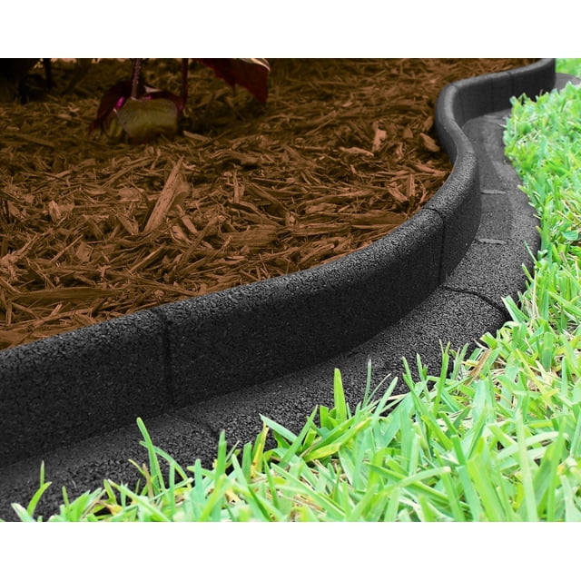 Eco Border Bordure de Jardin Paysagère en Caoutchouc Noire 3 Pouces x 48 Pouces Sans Creusage (Lot de 6) Montrant une Bordure en Caoutchouc Noire Incurvée Séparant l'Herbe Verte du Paillis Brun, Fabriquée à Partir de Pneus 100 % Recyclés avec un design de Bord de Tondeuse pour une installation Facile et une Durabilité, Convient pour Définir des Plates-Bandes et des Aires de Jeux.