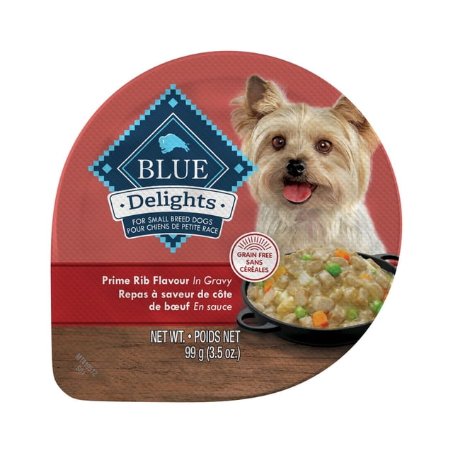 Blue Buffalo Delights Small Breed Prime Rib In Gravy Wet Dog Food for Adult Dogs, grain-free 3.5 oz cup with a red label featuring a happy small dog and a bowl of prime rib, peas, carrots, and gravy, suitable for small breed nutrition and convenient single-serving meals.