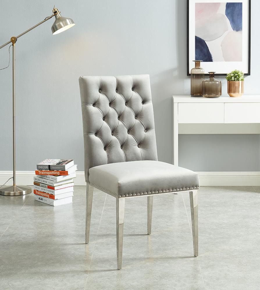 Chaise en velours touffeté Regan K-LIVING en gris avec pieds en acier inoxydable (Ensemble de 2)