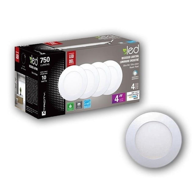 Xtricity Éclairage Encastré à DEL 4 Pieds' 10 W/750 L/5000 K Rond en Blanc, Lot de 4. l'Image Montre l'Emballage du Produit avec des Détails comme une Luminosité de 750 lumens, une Puissance de 10 Watts, une Température de Couleur Lumière du Jour de 5000 K, et une Inscription IC pour Plafonds Isolés. Comprend Quatre Lumières Rondes à DEL Blanches Adaptées à un Usage Intérieur avec une Portée de Faisceau de 105° et une Durée de Vie de 50 000