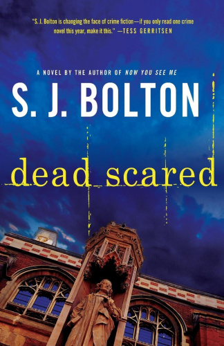 Dead Scared: A Lacey Flint Novel