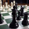 thumbnail image 4 of WE Games Ensemble Complet d'Échecs à Triple Poids pour Tournoi, Plateau Enroulable Vert, 4 of 8