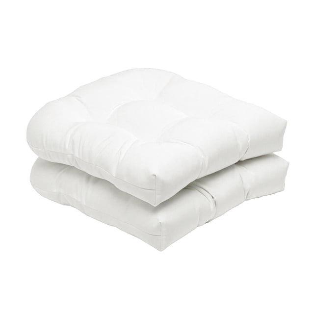 Coussin de Siège en Osier, Ensemble de 2, Remplacement Saisonnier Printemps/été Blanc. Cet Ensemble Comprend Deux Coussins de Siège Tuftés et Réversibles Mesurant 19 x 19 Pouces, Fabriqué à Partir de Tissu polyester durable et Résistant à la Décoloration. Conçus pour une Utilisation Intérieure et Extérieure, Ces Coussins Comprennent une Fibre de polyester Recyclée, un Rembourrage en Coton Perlé pour un Confort Moelleux et un Soutien durable. les Coussins Blancs Conviennent aux Chaises de patio, aux Chaises de Cuisine Ou aux Chaises de Bureau, Offrant une surface Douce et Uniforme. Nettoyage par Taches avec Détergent Doux et Séchage à