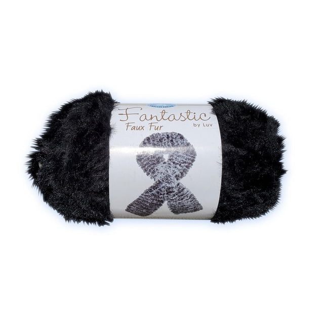 Fantastic Faux Fur Fil Noir par Baby Luv, une Écheveau de Fil de Fausse Fourrure Noir Doux Fait de 100 % polyester avec une texture Pelucheuse, Montré dans une Vue de devant en Gros Plan avec l'Étiquette Présentant une image d'Foulard Tricotée et un Nom de Produit. Ce Fil Luxueux Convient pour Ajouter une texture Sophistiquée aux Projets de Tricot et Est Souvent Utilisé pour Créer des Accessoires Douillets.