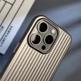 thumbnail image 4 of Étui PC en Titane Naturel de Luxe pour iPhone 16 15 14 13 Pro Max Plus, Étui Arrière Rigide Ondulée à Grille Électroplaquée tzw, 4 of 7