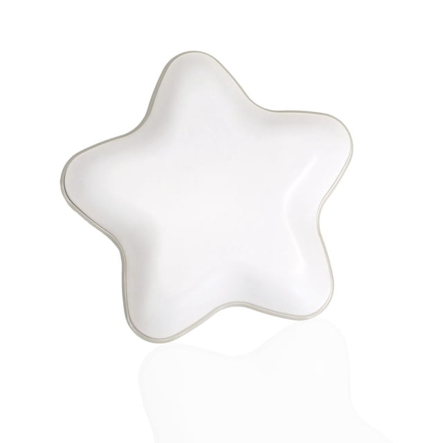 Bbluv - Stär - Veilleuse et Boîte à Musique en Forme d'Étoile Blanche avec Bords Arrondis Doux, Dotée de Lumières DEL Douces Changeantes et d'Un design compact et Léger, Présentée sous un angle Haut-Bas sur un Fond Blanc avec une Légère Réflexion, Idéale pour Créer une Atmosphère Apaisante avec des Berceuses et un volume Réglable.