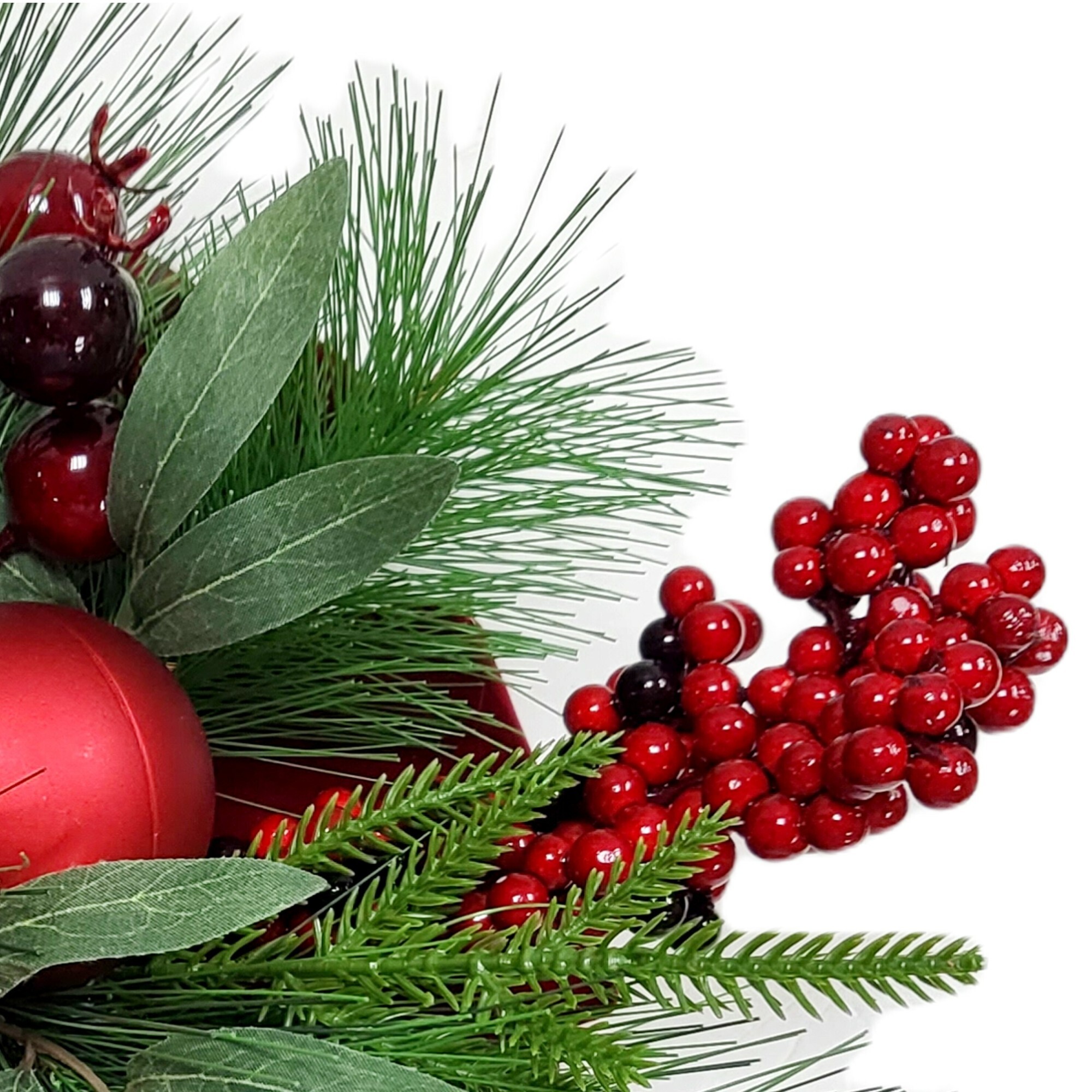 Boucle de Noël florale avec boules rouges et baies, 13 po, par Holiday Time