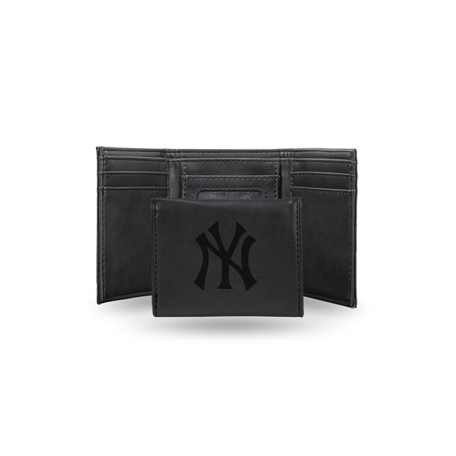 Yankees de New York Portefeuille Noir à Trois Volets Gravé au Laser en Similicuir, avec un logo Yankees Gravé au Laser à l'Avant. le Portefeuille Comprend Quatre Fentes pour Cartes de Crédit, une Poche Latérale Cachée et un Compartiment pour Argent. Affiché en position Ouverte pour Montrer l'Aménagement Intérieur.