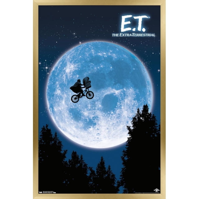 E.T. l'Affiche Murale d'Extraterrestre, 22,375 Pouces x 34 Pouces, Représente une silhouette d'Un Garçon Chevauchant une Bicyclette avec un Extraterrestre dans le Panier avant Volant à Travers une Grande Lune Bleue contre un Ciel Nocturne Étoilé avec des silhouettes d'Arbre en Dessous, Imprimée sur Papier d'Affiche Lustré, Convient à la Décoration Murale de Chambre Ou de Bureau.