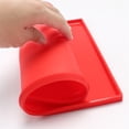 thumbnail image 4 of Tapis de Cuisson Antiadhésif – Tapis Rouleau en Silicone Flexible et Réutilisable pour la Cuisson, les Moules à Pizza et les Pâtisseries, 12,2 Po x 10,2 Po, Résistant à la Chaleur jusqu'à 230 °C, 4 of 6