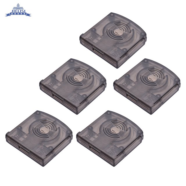 A set of five Amdohai JIELISI paper trimmer replacement blades designed for the 959-3 A4 paper cutter. Each blade features a straight rotary design with a hidden safeguard mechanism for safety. Made of durable carbon steel, these blades can cut craft paper, photos, laminated paper, and cards with a cutting capacity of 10-16 sheets of standard 70g/㎡ paper. The compact, square-shaped blades are encased in a transparent housing for easy handling and replacement.