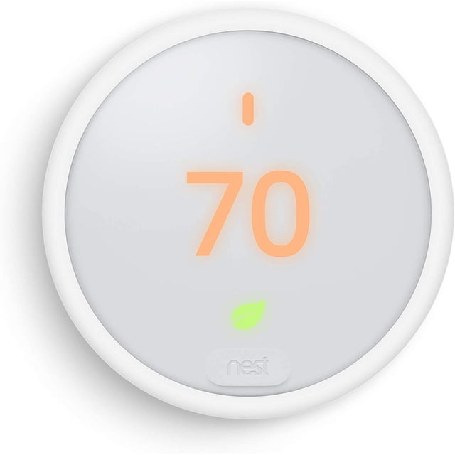 Google Nest Thermostat E - Thermostat Intelligent Programmable pour la Maison - 3e Génération. un Thermostat d'Affichage Rond Givré avec Cadre Blanc, Affichant une Température de 70 °F en Chiffres orange et une Icône de Feuille Verte Ci-Dessous, Indiquant le mode d'Économie d'Énergie. Conçu pour l'Intégration de la Maison Intelligente, Il Est compatible avec Alexa et l'Assistant Google, et Peut Être Contrôlé à Distance via l'App Nest.