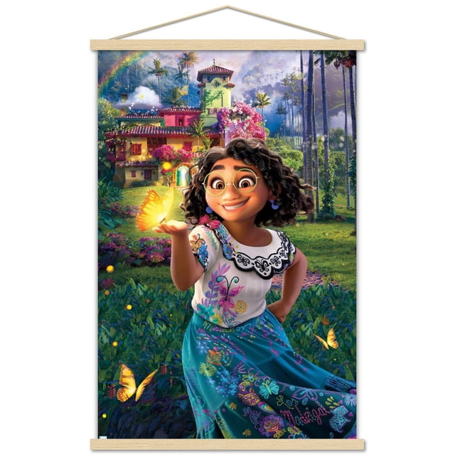 Disney Encanto - Affiche Murale sur une Feuille, 22,375 Po x 34 Po Représentant une Jeune Fille Portant une blouse Blanche avec Bordure Brodée Noire et une Jupe Bleue avec des Motifs Floraux et Papillons Colorés, Tenant un Papillon Jaune Lumineux. l'Arrière-plan Montre un Jardin Luxuriant avec des Fleurs, de Hauts Palmiers, un Arc-en-Ciel et une Maison Multicolore Vibrante sous un Ciel Partiellement Nuageux.