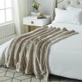 thumbnail image 3 of Cozy Tyme T173-20TPC-UE Couverture en Flanelle Réversible Sherpa 50 x 60 Po, Taupe, 3 of 7
