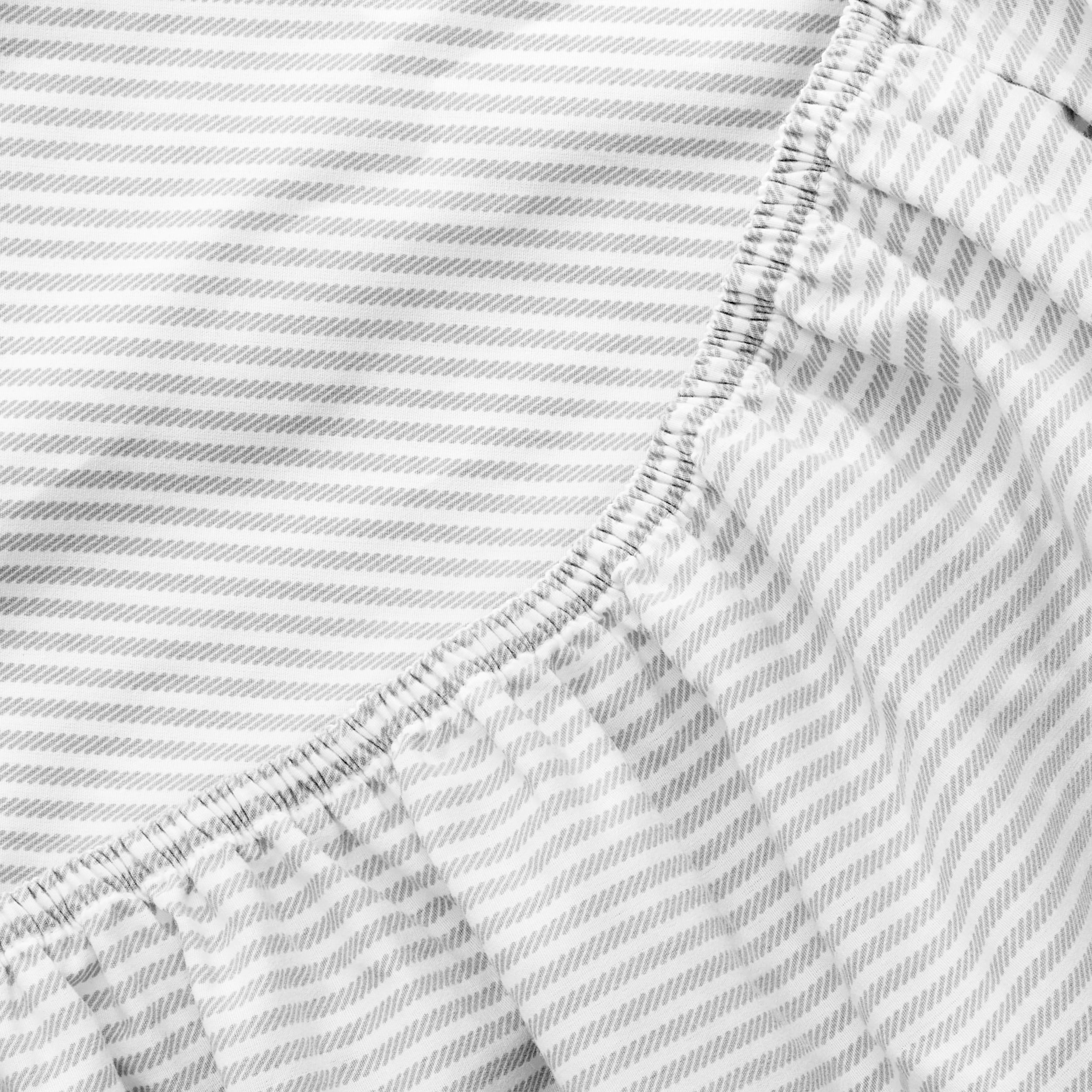 Parure de lit 4 pièces Mainstays en mélange de coton 300 nombre de fils à rayures grises et CVC