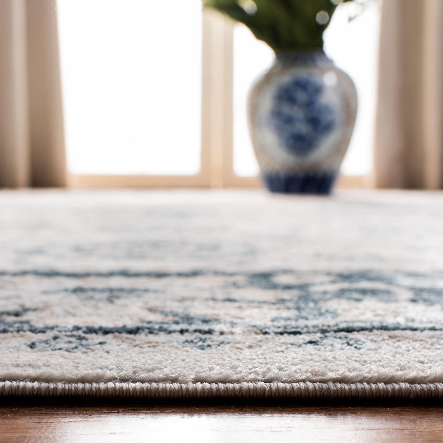 SAFAVIEH Isabella Kiana Tapis Floral