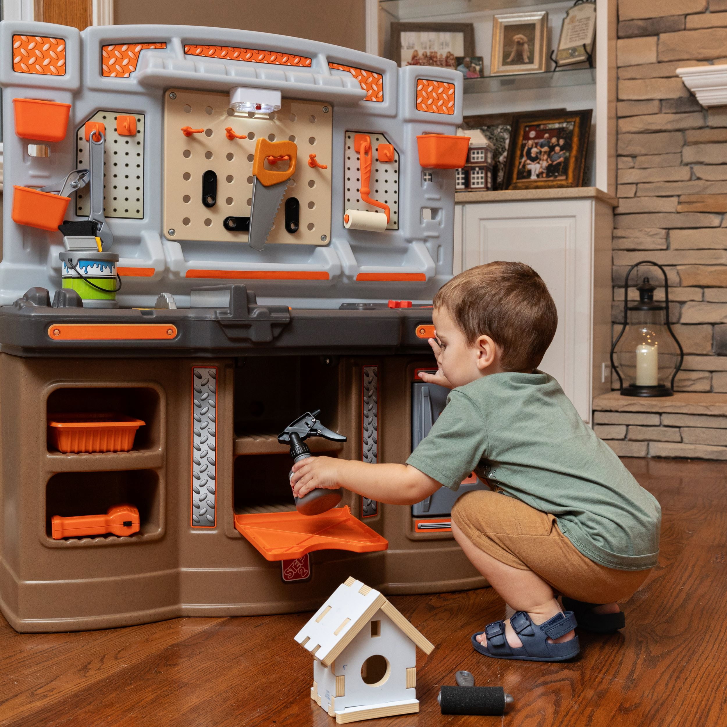 Établi des granÉtape 2 Atelier Big Builders Pro pour enfants avec large espace de travail, éléments électroniques et beaucoup de rangementds bricoleurs