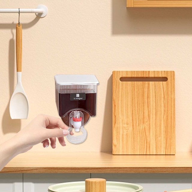 SuoKom Wall Mounted Oil Dispenser Kitchen Seasoning Organizer Leakproof Oil Container