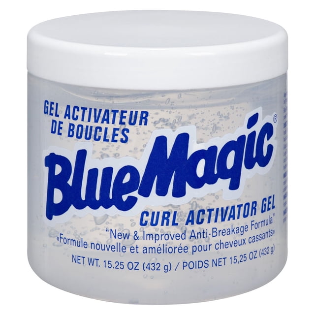 Blue Magic Gel Activateur de Boucles dans un Pot en Plastique Transparent avec un Couvercle Blanc, Gel Transparent Montrant des Bulles à l'Intérieur, Étiqueté avec un Texte Bleu Mettant en Valeur Sa Formule Anti-Casse et un Poids net de 15,25 oz (432 g), Conçu pour Hydrater et Définir les Boucles Tout en Prévenant les Cheveux Qui Volent et la Casse.