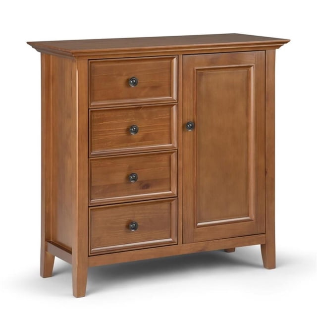 Simpli Home Amherst Armoire de Rangement en Bois Massif Brun Doré Pâle. une Armoire d'Entrée avec Quatre Tiroirs avec Glissières en Métal et une Seule Ouverture de Porte vers Deux Tablettes Ajustables. Fabriquée à la Main en Bois Massif, style Transitionnel Comprend des Pieds Fuselés, des Bords Couronne Moulés et des Boutons en Étain antique. Idéale pour un Rangement compact dans les Petits Espaces comme les condos Ou les Bureaux.