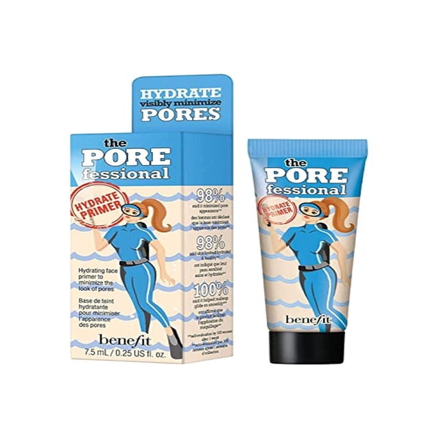 Benefit The Porefessional Base Hydratante pour le Visage Mini 0,25 Once, une Base Soyeuse et Légère Qui Minimise les pores et les Ridules Tout en Offrant une Hydratation de 12 Heures. le Produit Présente un tube compact avec un design Bleu et beige, Incluant un Personnage de Dessin Animé à Thème Superhéros. Idéal pour une Peau Normale à Sèche, Il Peut Être Utilisé sous Ou par-Dessus le Maquillage pour Créer un Style Lisse et Rafraîchissant. l'Emballage Met l'Accent sur Sa Capacité à Estomper les Défauts et à Combattre la Brillance