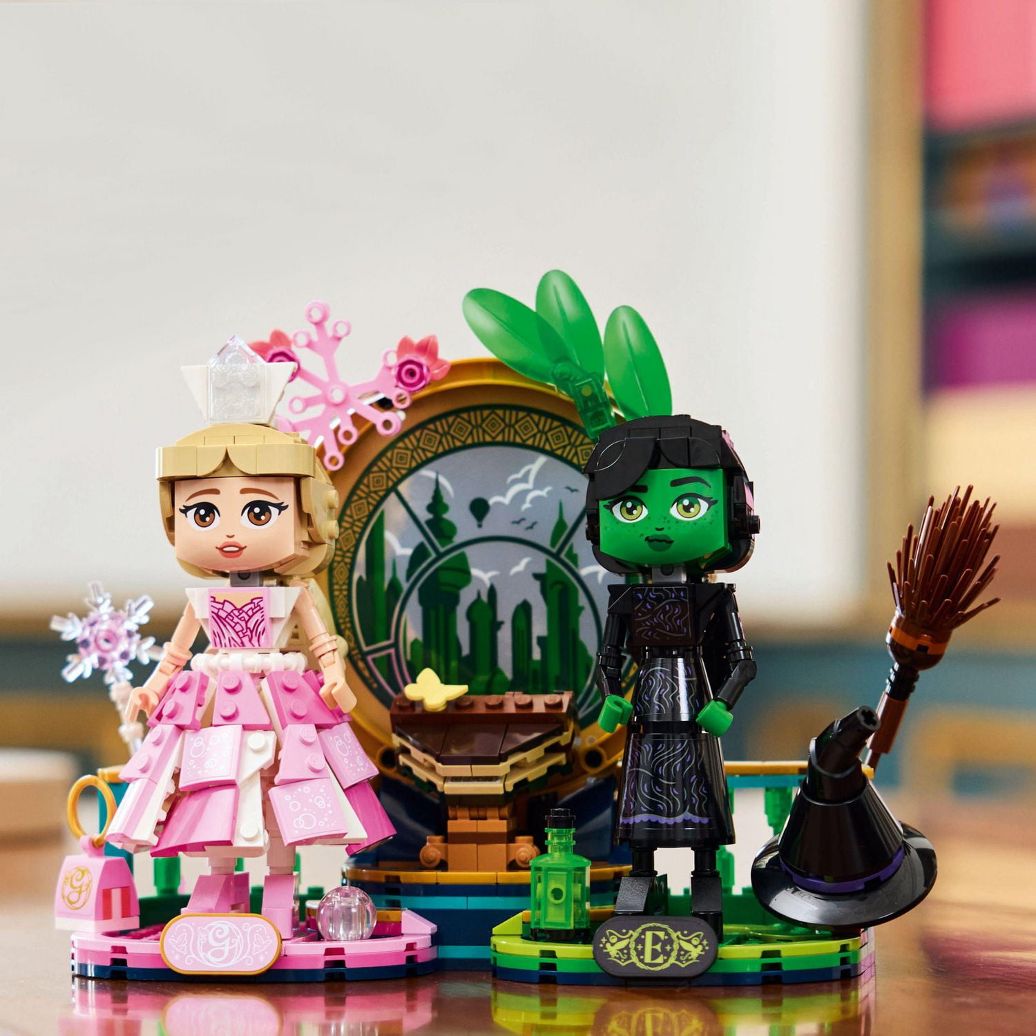 LEGO Wicked Figurines Elphaba et Glinda 75682 Ensemble de construction (558 pièces)