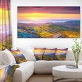 thumbnail image 1 of Fleurs de Rhododendrons dans des Collines Colorées, 1 of 3