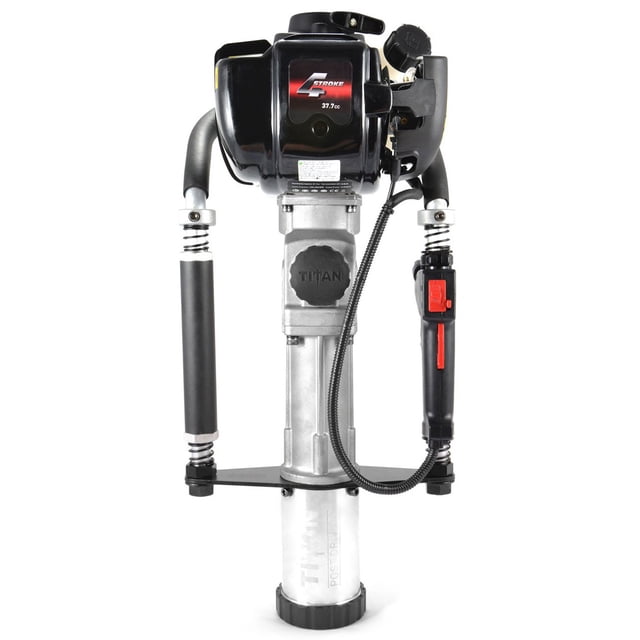 Titan PGD2875 Tonneau de 3,25 Po 1,3 HP à Essence pour Clôture Post Driver Perceuse, avec design Noir et Argent, Poignées à Prise Confortable et Ressorts Amortisseurs pour une vibration Réduite. Ce Moteur à Essence Léger de 28 Temps, Capacité de Pousser des Piquets de 1,3 Chevaux, de 1 500 à 2 000 Battements par minute. Conçu pour une Utilisation Légère, Il Accueille des Poteaux de 0,75 à 3 Pouces de Diamètre, un Étui de Transport