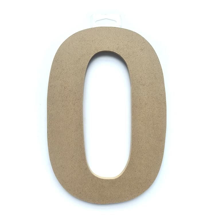 Lettre O en bois du décor Lerman