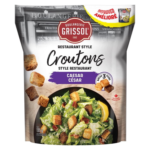 Boulangerie Grissol Style Restaurant Croûtons César dans un Sac Refermable Montrant une Assiette Noire de Salade César Nappée de Trois types de Croûtons de Pain Croquants Faits Sans Colorants Ni Arômes Artificiels, Certifiés Laitiers Casher, Idéal pour Salades, Soupes Ou comme Collation.