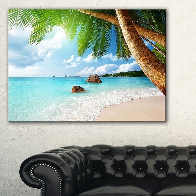 Design Art Praslin Île Seychelles Plage Bord de Mer Photo Impression sur Toile Montrant une Toile Enveloppée de Galerie Art Mural avec Vagues Océaniques turquoise, Rivage de Sable Blanc, Frondes de Palmier à Droite, et Roches dans l'Eau, Prêt à Accrocher et Adapté pour Rehausser la Déco de la Maison.