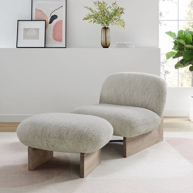 Loyal Ensemble de Fauteuil d'Appoint et Pouf en Chêne Perlé, Ensemble de Meubles de Salon 2 Pcs avec Rembourrage en Tissu Bouclé et contours Arrondis. le Grand Fauteuil lounge et Pouf Comportent un Cadre en Bois de Frêne avec des Pieds Larges et Plats et des Épingles de Pieds Non Marquantes. Idéal pour les Salons Modernes Ou les Coins Lecture, Présenté dans un Décor Neutre avec Lumière Naturelle.