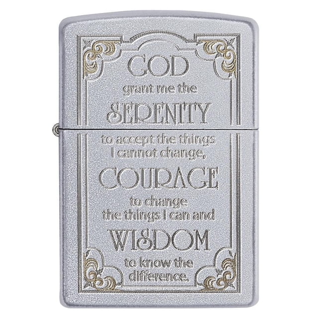 Zippo Briquet Coupe-Vent Serenity Prayer (28458) Satin ChromeTM avec Texte de Prière Serenity Gravé et Volutes Décoratives dans les Coins sur Métal à Texture Argentée, Rechargeable pour une Utilisation à Vie, Idéal pour l'Équipement de camping et les Allumages de Feu, Emballé dans une Boîte-Cadeau.