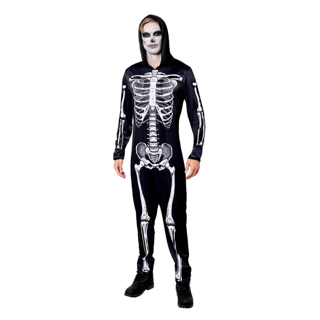 PARTYHOLIC Combinaison Squelette COSTUME (Taille Unique) Est une Combinaison à Capuche Noire à Manches Longues Imprimée avec des Os de Squelette Blancs Incluant des Côtes, une Colonne Vertébrale, un Bassin et des Os de Jambe, Portée avec des Bottes Noires sur un Fond Blanc, Convient aux Fêtes d'Halloween.