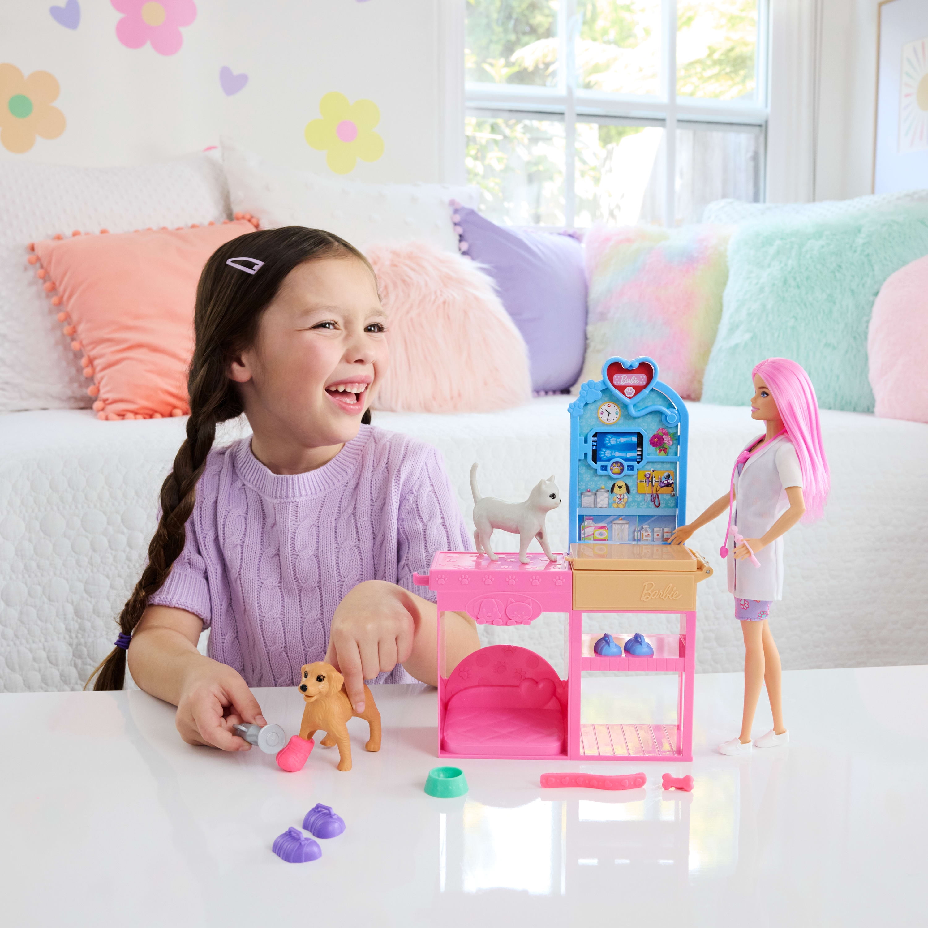 Barbie Coffret La Clinique vétérinaire de Barbie poupée et accessoires