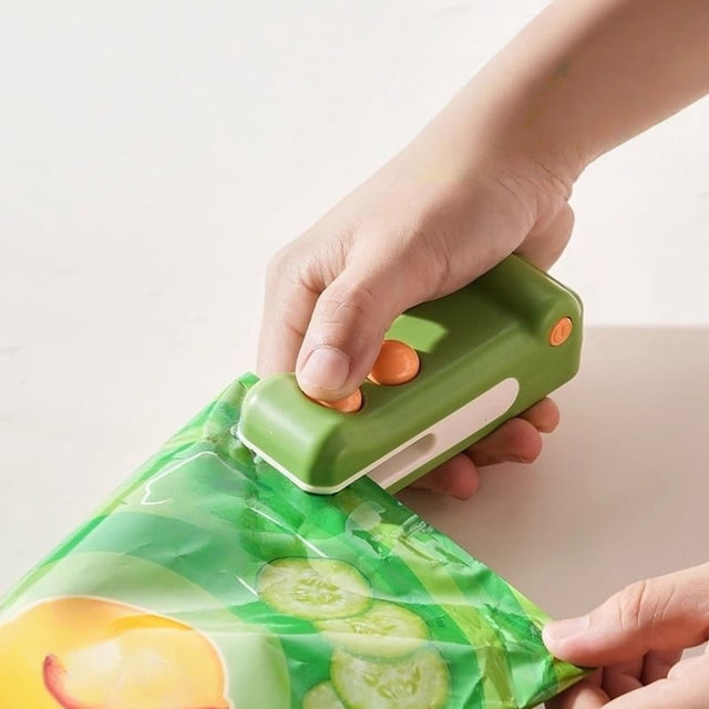 1Pc Mini Bag Sealer Sealing Machine Portable for Plastic Bags,2 in 1 USB C Rechargeable Heat Sealer With Cutter,Portable Handheld Resealer Machine For Snack Bags Chips Fresh Storage(A)