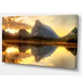 thumbnail image 2 of Lever de Soleil au Lac Vermillon dans le Parc Banff - Impression d'Art sur Toile Paysage, 2 of 3