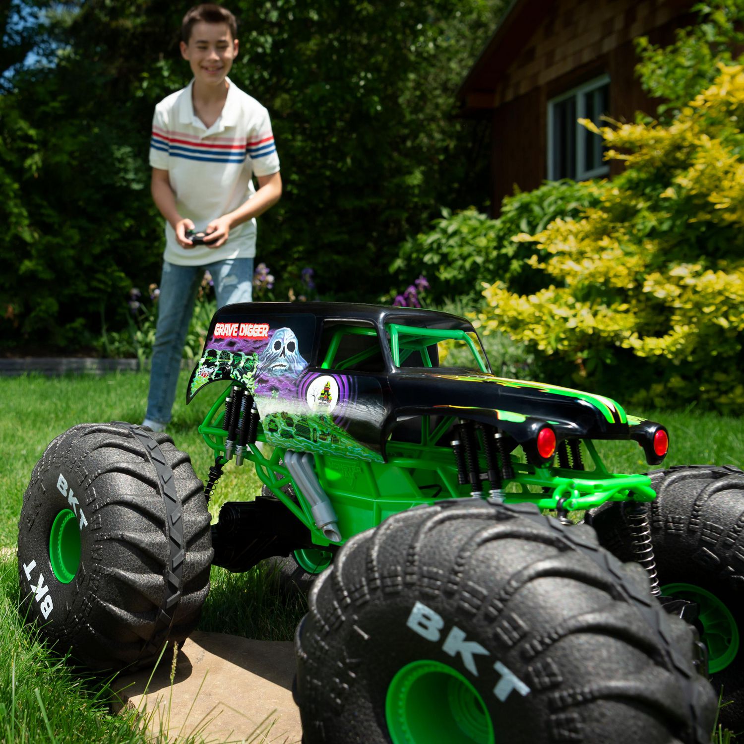 Official Mega Grave Digger All-Terrain Remote Control Monster Truck, Over 2 Ft. Tall, 1:6 Scale, Kids Toys for Boys and Girls Ages 4-6+