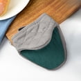 thumbnail image 1 of Czzoypi Gants de Four en Silicone en Forme de Poisson, Mitaines de Cuisson pour Micro-Ondes Résistantes à la Chaleur à Double Couche Isolées, Gants de Cuisson Antidérapants pour Casseroles, Poêles et Grillades, Vert, 1 of 6