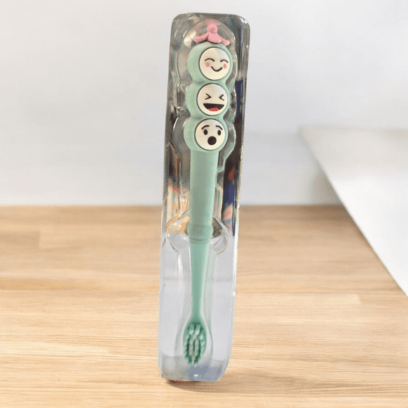 Brosse à Dents pour Bébé à Poils Ultra Doux 2X au Design Attrayant pour un Nettoyage Buccal Complet (1 à 7 Ans Sans BPA)