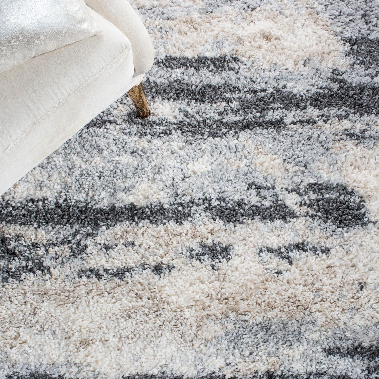 Safavieh Fontana Katina Abstract Distressed Plush Shag Area Rug
