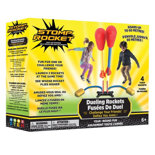 Stomp Rocket Duel, Emballage de 4 Fusées Montrant Deux Enfants Lançant des Fusées à Embout en Mousse Simultanément depuis une Double Base de Lancement avec Tuyaux d'Air, Conçues pour les Jeux Extérieurs sur Pelouse, les Fusées Volent jusqu'à 60 m, Convient aux 6 Ans et Plus, Favorise le Jeu Actif et une Compétition Amicale.