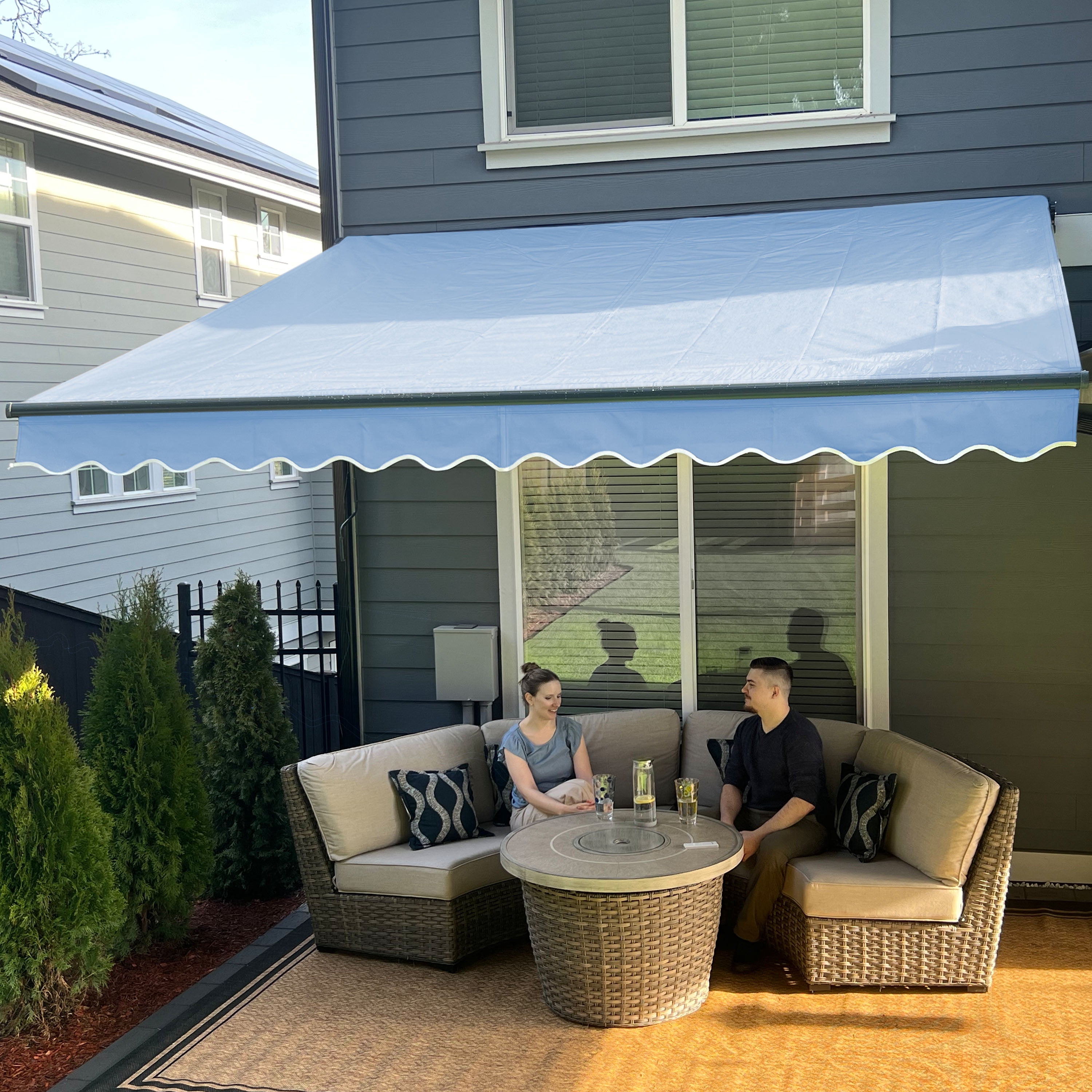 ALEKO Auvent de Patio Rétractable Manuel 13 x 10 Pi Bleu Ciel pour la Maison