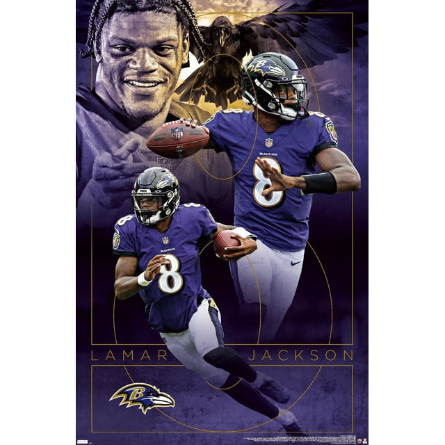 NFL Baltimore Ravens - Lamar Jackson 20 Affiche Murale, 22,375 Pouces x 34 Pouces Encadrée Mettant en Vedette Lamar Jackson en Chandail Violet des Ravens Numéro 8 en Deux poses d'Action Tenant et Courant avec un Ballon de football, sur Fond Violet Foncé avec un Grand Graphique de Corbeau, des Lignes Géométriques Dorées, le logo des Ravens en Bas à Gauche, et le Texte « Lamar Jackson » en Bas. Idéale pour la Déco de Chambre de fan de Sport Ou