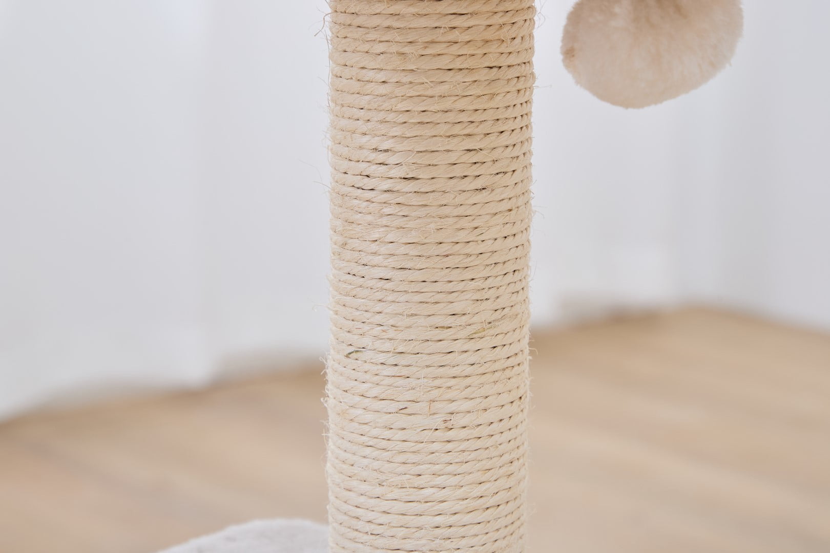 Vibrant Life – Arbre à Chat 3 Niveaux, 27,8" de Hauteur, avec Griffoirs en Sisal, Brosse Intégrale, Crème – Mobilier pour Chats