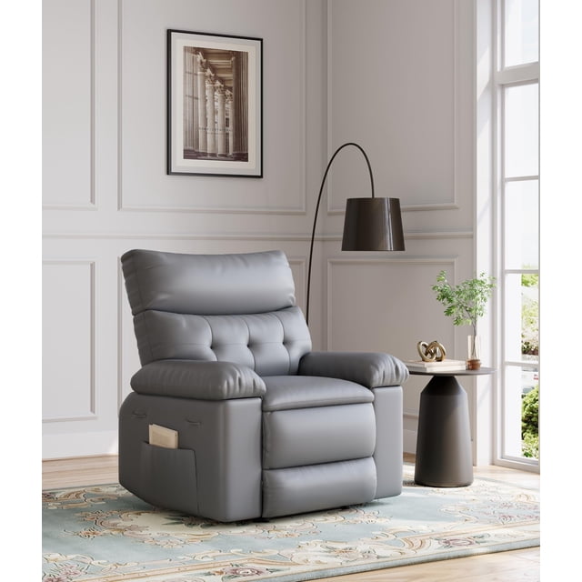 Chaise Surdimensionnée Recliner en Cuir PU Gris, Dotée d'Un Mécanisme d'Inclinaison Manuel avec Réglage de 90° à 150°. Idéale pour les Petits Espaces comme les Salons, les VR et les Cinéma Maison, Cette Chaise Simple Offre un Soutien Lombaire, une Capacité de Charge de 400 Lb et une Pochette Latérale pour le Rangement. la Chaise Est Exposée dans un Salon Lumineux avec un Tapis Décoratif, une table d'Appoint et une Oeuvre Murale.