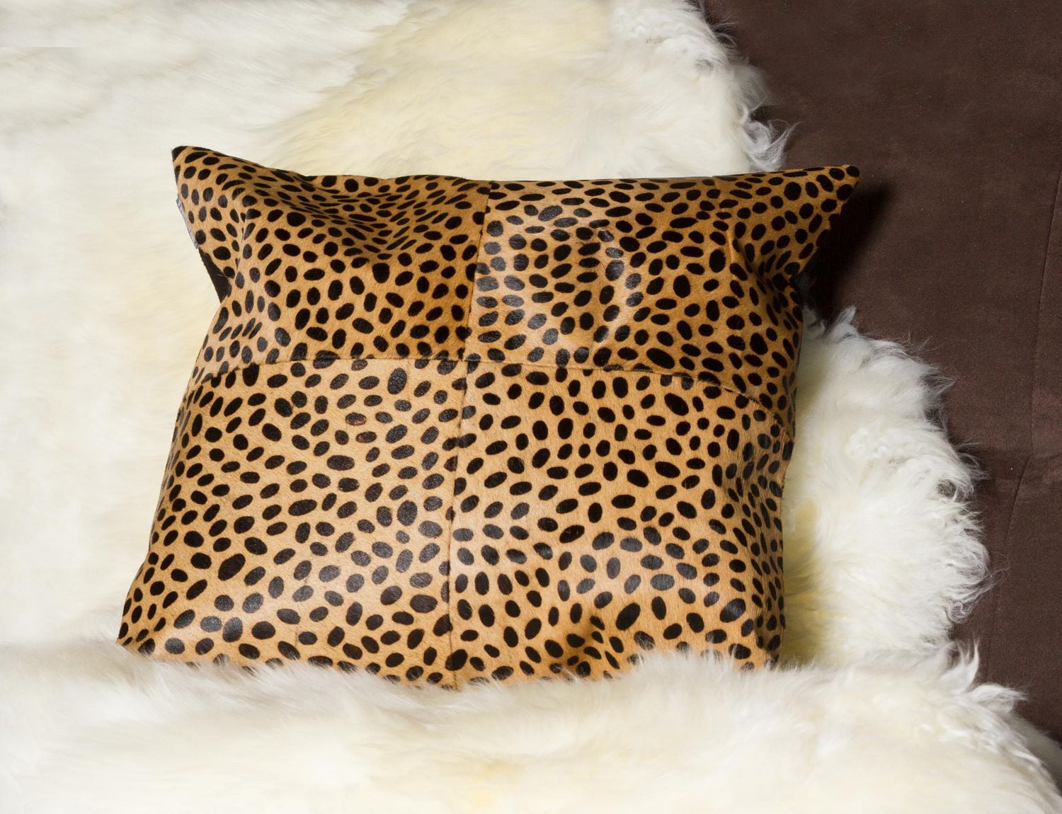 COUSSINS TORINO TOGO QUATTRO EN PEAU DE VACHE 18"X18" 2 PQT