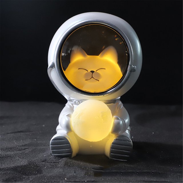 EGNMCR Room Decor, Home Decor Cute Spaceman LED Night Light Astronaut Lamps Desktop Decoration a balloon